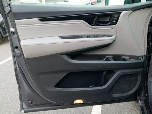 Used 2023 Honda Odyssey Touring image 18