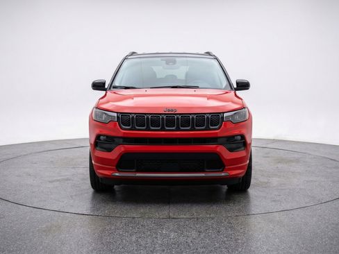 Used 2025 Jeep Compass Latitude image 2