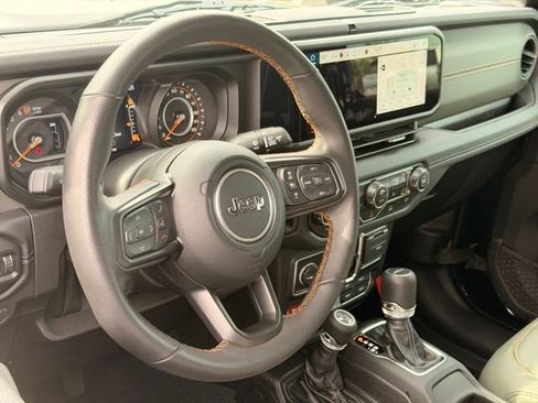 Used 2024 Jeep Gladiator Mojave w/ Technology Group AWD/4WD image 19
