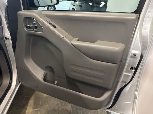 Used 2016 Nissan Frontier SV image 20