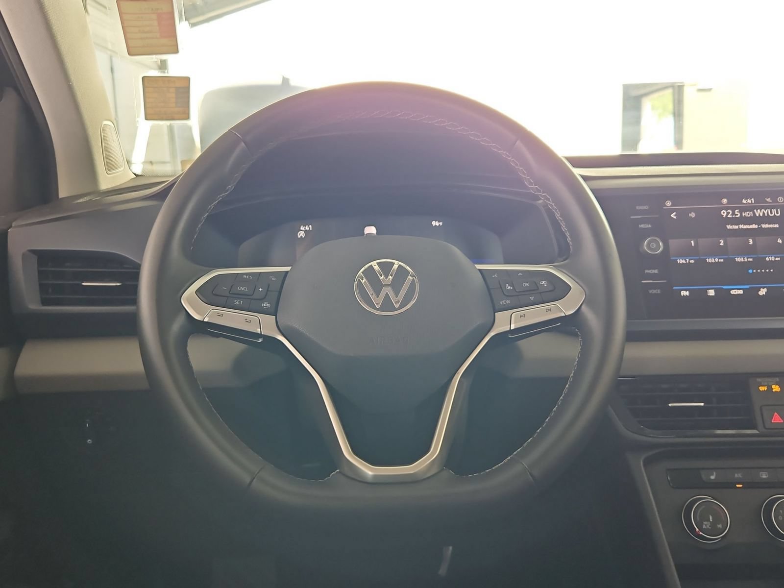 Used 2022 Volkswagen Taos SE FWD image 11