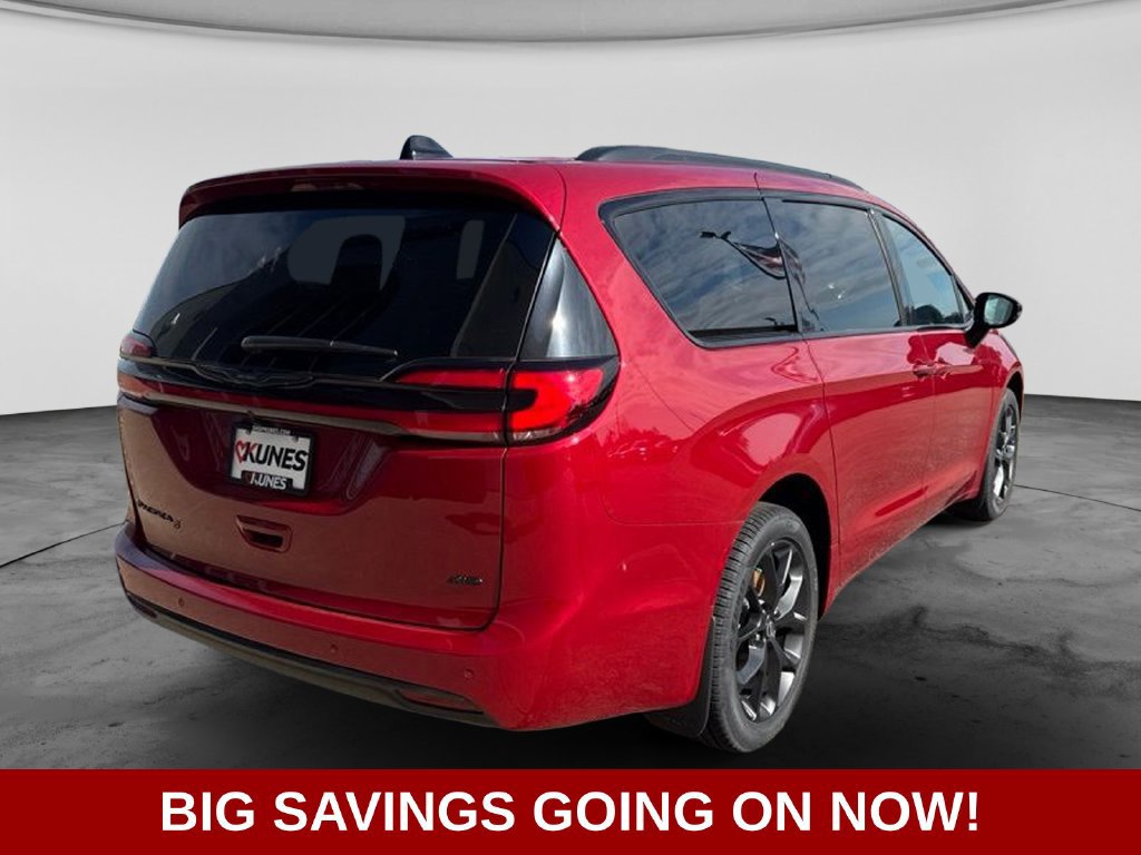New 2026 Chrysler Pacifica Select w/ S Appearance Package AWD/4WD image 11