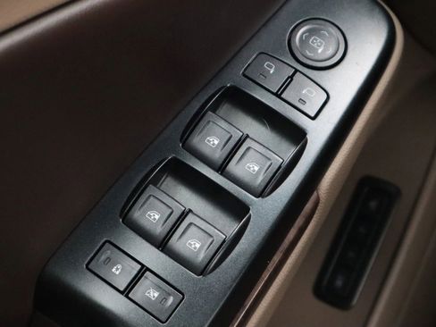 Used 2015 Chevrolet Suburban LT image 36