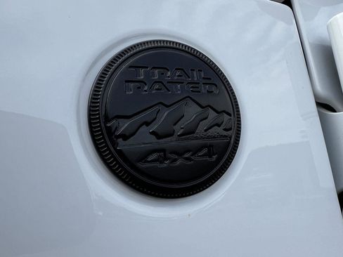 Used 2021 Jeep Gladiator Willys image 13