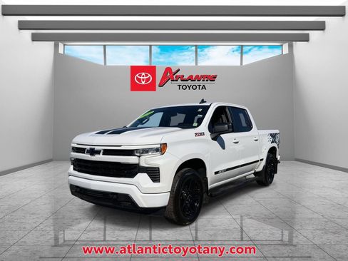 Used 2022 Chevrolet Silverado 1500 RST AWD/4WD image 2