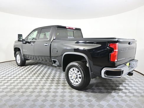 Used 2025 Chevrolet Silverado 3500 LTZ w/ LTZ Convenience Package AWD/4WD image 4