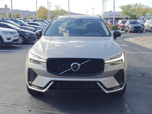 Used 2025 Volvo XC60 B5 Core image 2