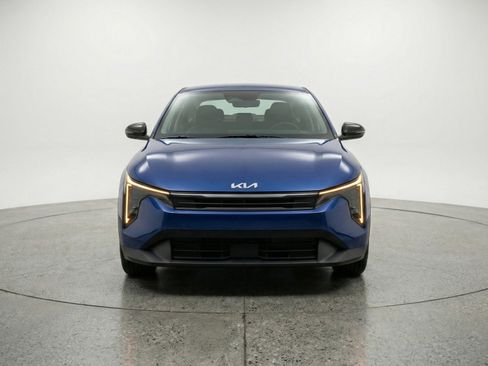 Used 2025 Kia K4 LXS image 2
