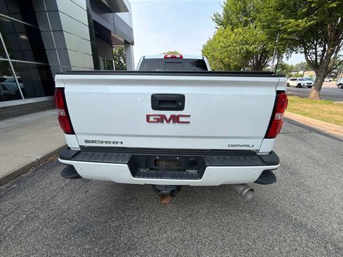 Used 2019 GMC Sierra 2500 Denali w/ Duramax Plus Package AWD/4WD image 5