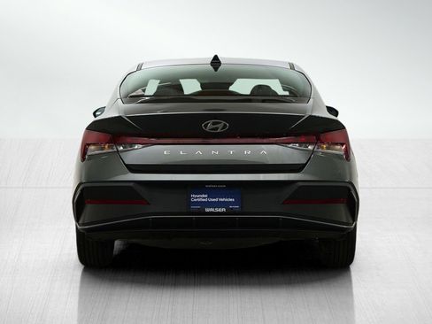 Certified 2025 Hyundai Elantra SE image 4
