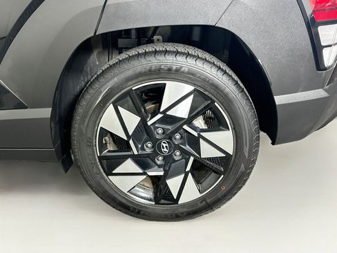Used 2024 Hyundai Kona SEL FWD image 11