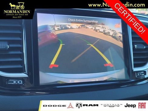 Certified 2024 Chrysler Pacifica Touring-L FWD image 10