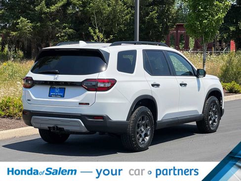 New 2025 Honda Pilot TrailSport image 2