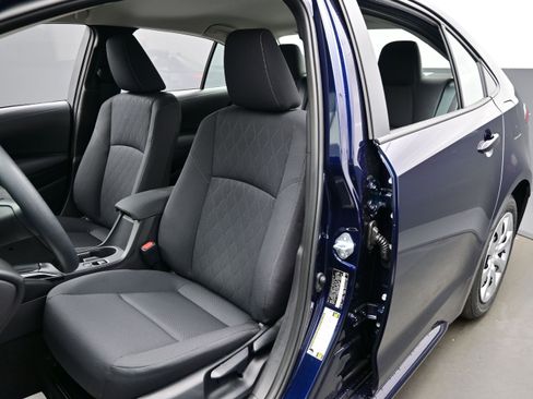 Used 2026 Toyota Corolla LE FWD image 11
