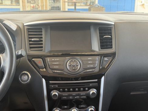 Used 2018 Nissan Pathfinder SV AWD/4WD image 24