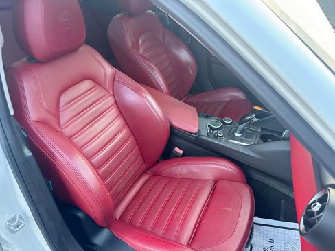 Used 2018 Alfa Romeo Giulia Ti Sport w/ Quick Order Package 22S Sport AWD/4WD image 28