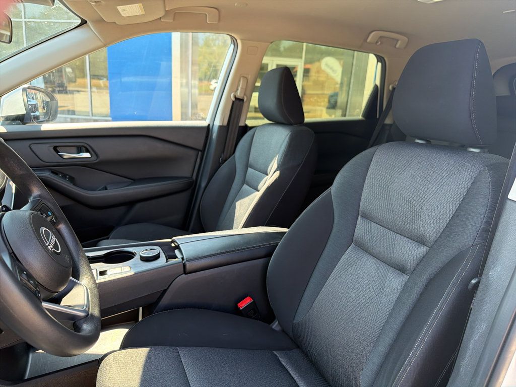 Used 2024 Nissan Rogue SV AWD/4WD image 33