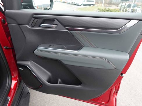 Used 2025 GMC Acadia AT4 w/ Luxury Package AWD/4WD image 31