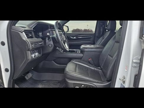 Used 2022 GMC Yukon XL Denali AWD/4WD image 15
