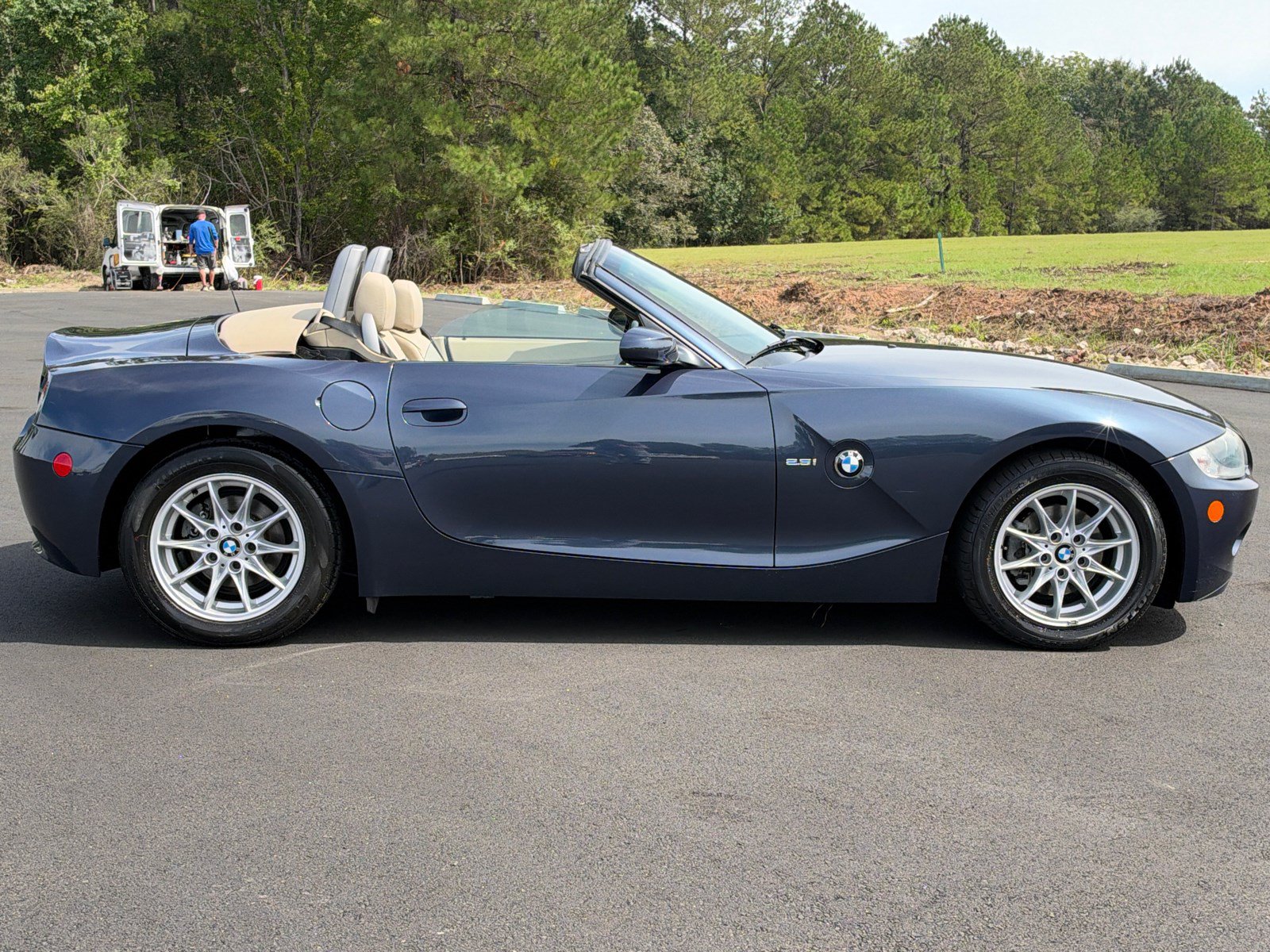 Used 2005 BMW Z4 2.5i RWD image 4