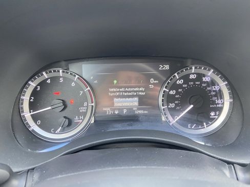 Used 2024 Toyota Highlander LE image 11