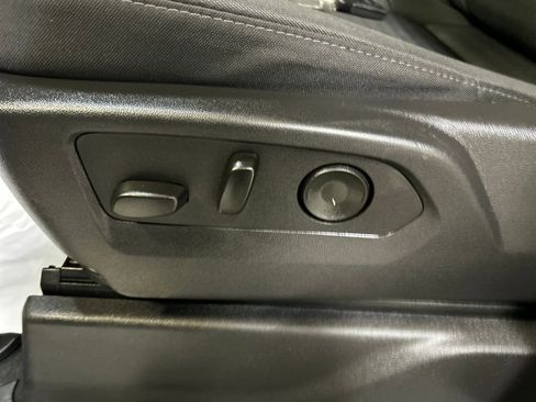 Used 2025 Chevrolet Silverado 1500 LT image 12