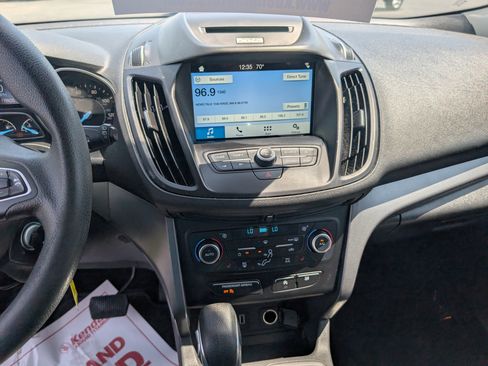 Used 2018 Ford Escape SE w/ SE Sync 3 Package AWD/4WD image 17
