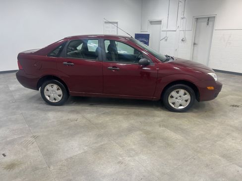 Used 2006 Ford Focus ZX4 image 4