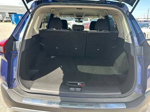 Used 2023 Nissan Rogue SV AWD/4WD image 17