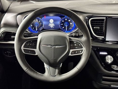 New 2026 Chrysler Pacifica Select AWD/4WD image 13