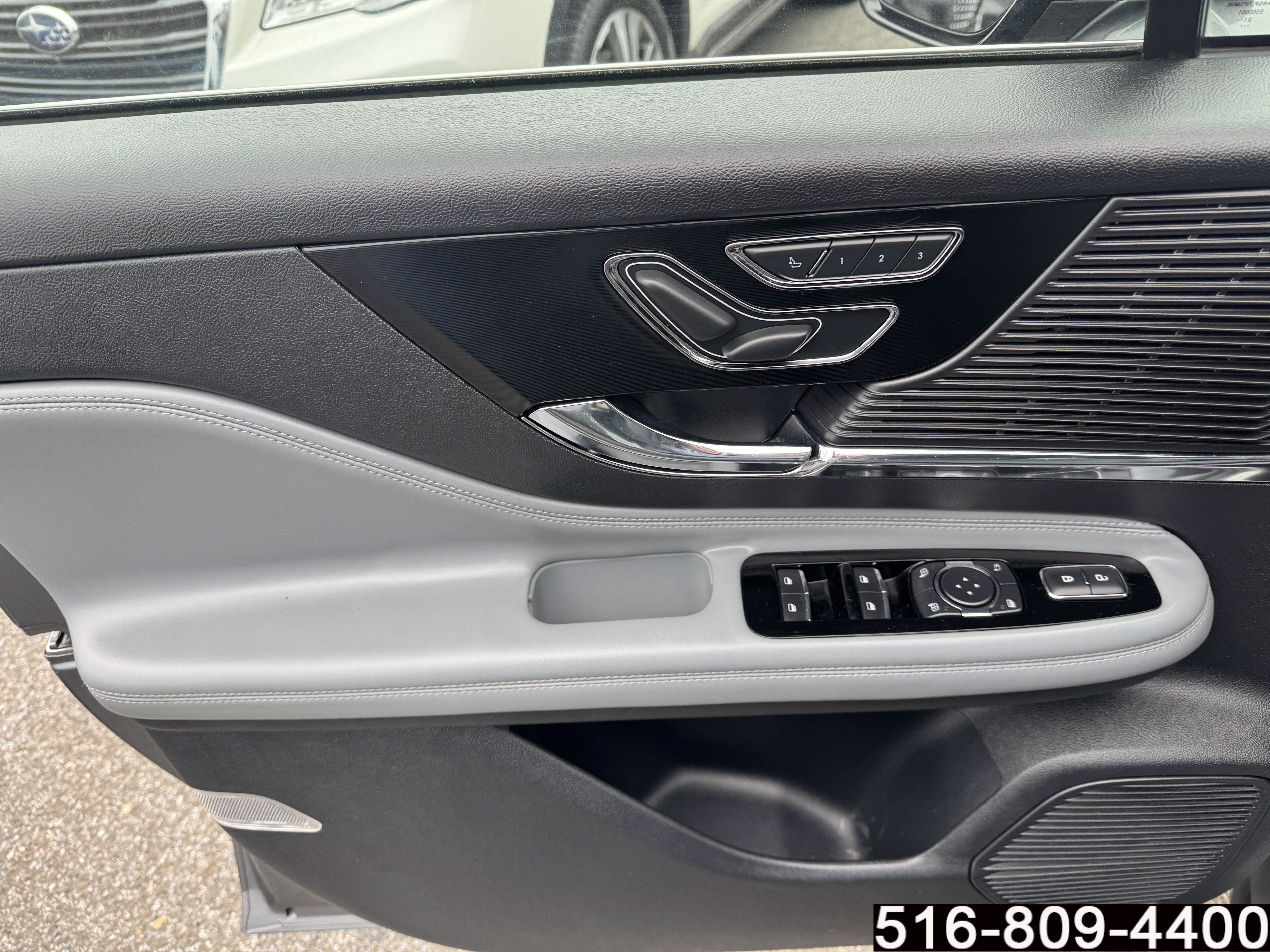 Used 2022 Lincoln Corsair AWD w/ Premium Package image 24