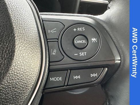 Used 2022 Toyota Corolla Cross LE AWD/4WD image 16
