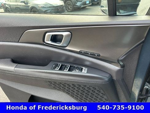 Used 2025 Kia Carnival SX w/ SX Dark Edition Package FWD image 25