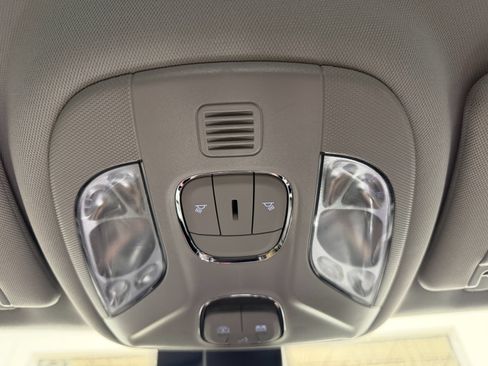 Used 2022 Jeep Compass Latitude w/ Sun and Sound Group AWD/4WD image 13