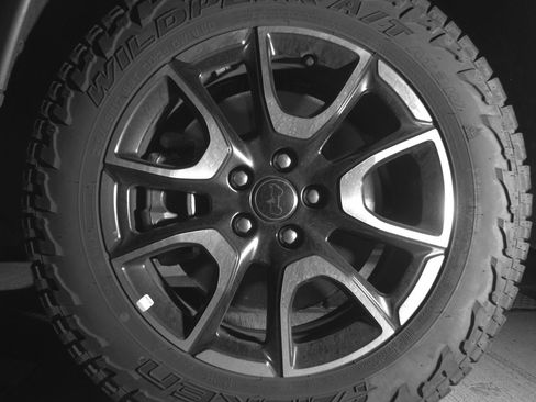 Used 2025 Jeep Compass Trailhawk AWD/4WD image 12