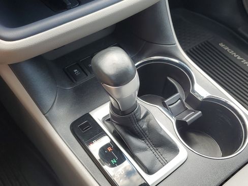 Used 2019 Toyota Highlander Plus FWD image 30