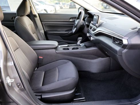 Used 2025 Nissan Altima 2.5 SV FWD image 17