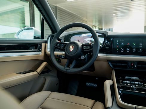 New 2025 Porsche Cayenne image 24