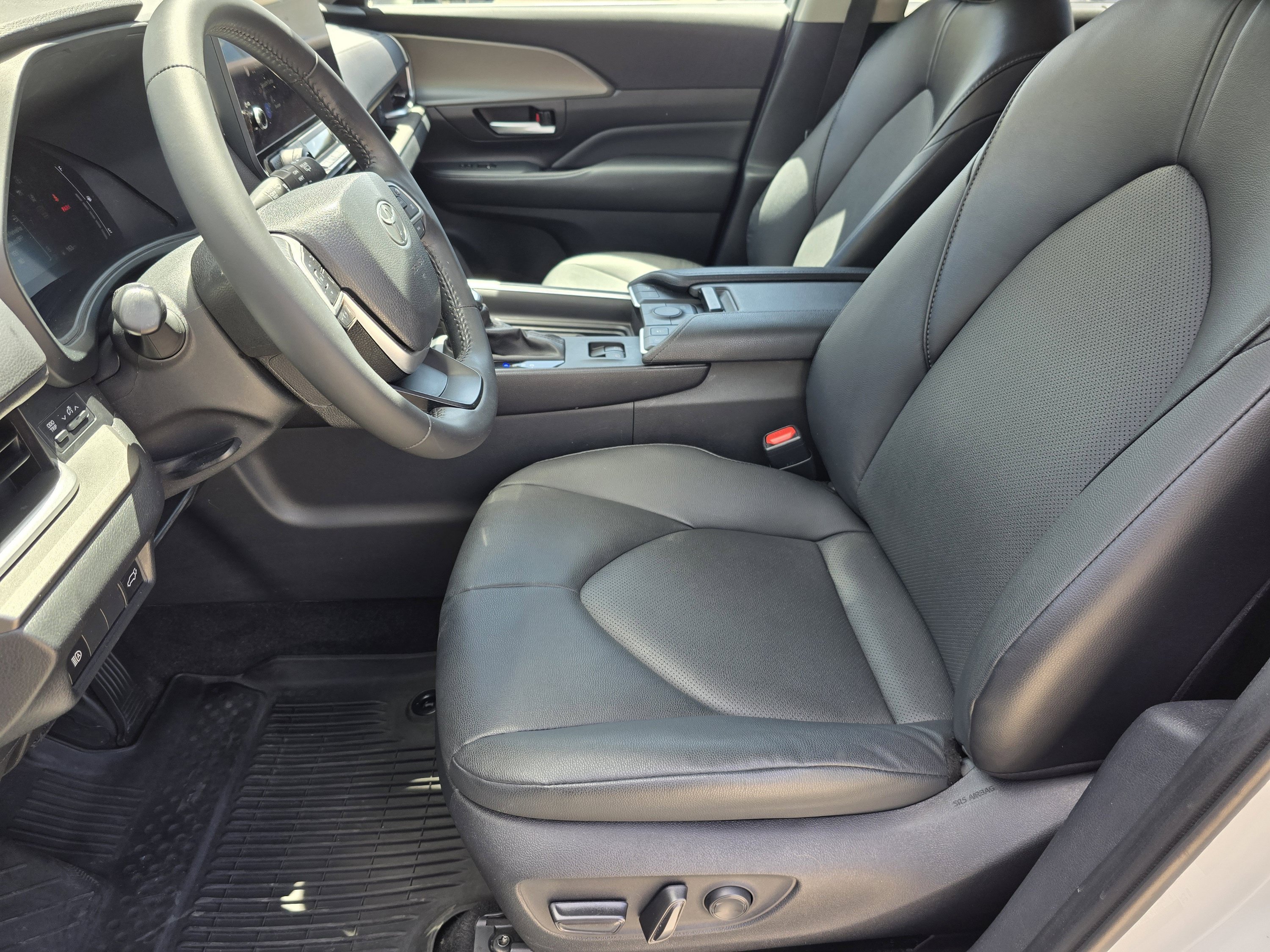 Used 2024 Toyota Grand Highlander AWD image 30