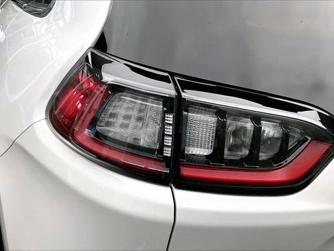 Used 2020 Jeep Cherokee Limited FWD image 27