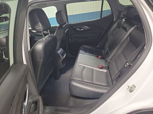 Used 2024 GMC Terrain SLT image 23