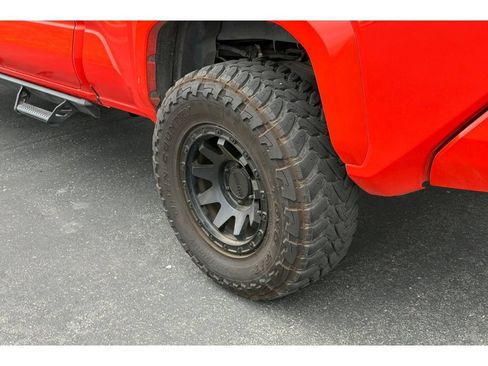 Used 2024 Toyota Tacoma TRD Sport w/ TRD Sport Upgrade Package AWD/4WD image 4