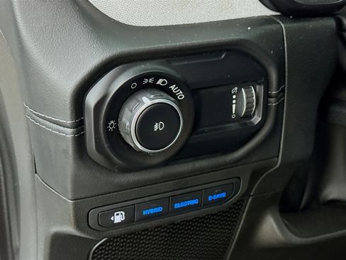 Used 2024 Jeep Wrangler Unlimited Sahara image 11