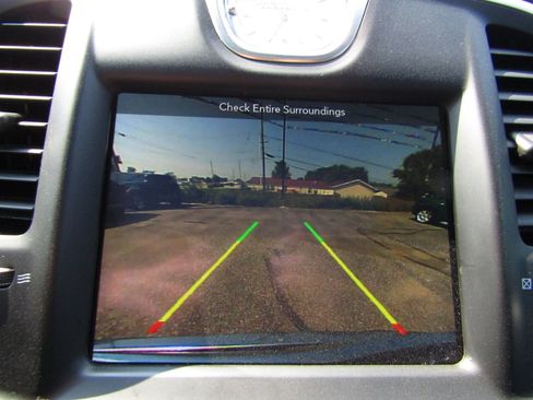 Used 2017 Chrysler 300 C Platinum image 15