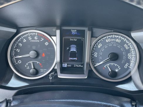 Used 2021 Toyota Tacoma SR5 RWD image 31