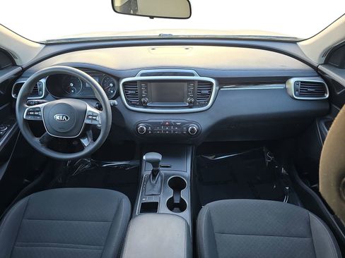 Used 2020 Kia Sorento LX FWD image 9