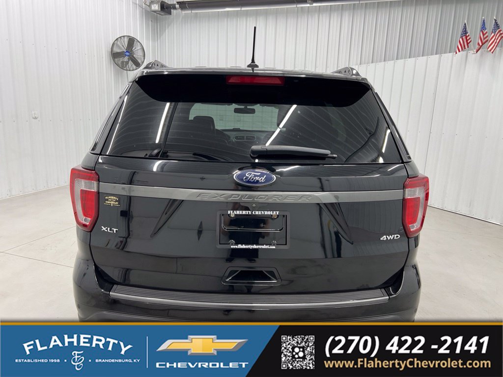 Used 2018 Ford Explorer XLT w/ Equipment Group 202A AWD/4WD image 4