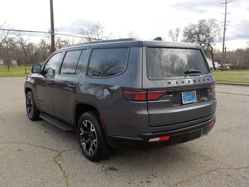 Used 2025 Jeep Wagoneer Series II image 8