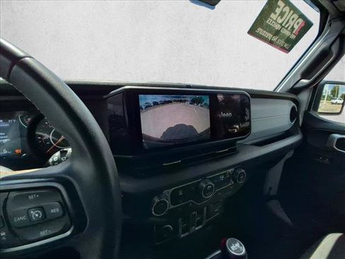 Used 2024 Jeep Wrangler Unlimited Sport AWD/4WD image 8