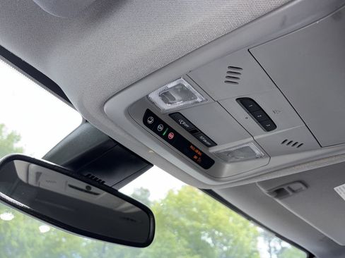 Used 2023 GMC Acadia SLT FWD image 16